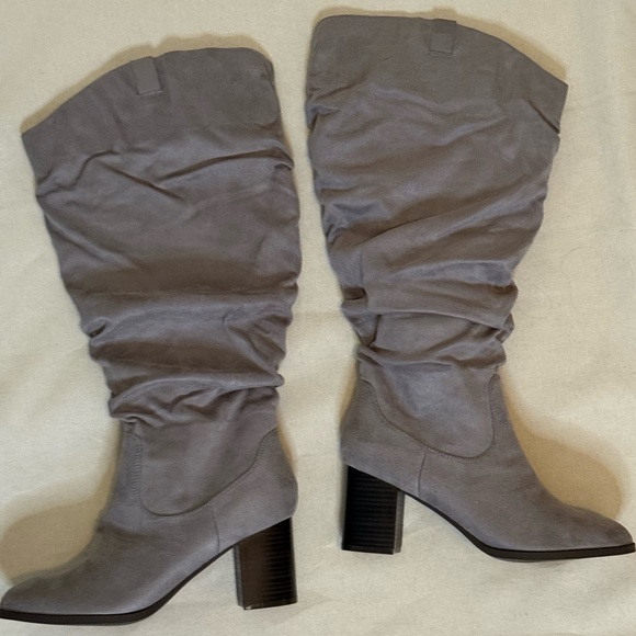 Journee Collection Shoes - NIB Stylish Faux Suede Wide Calf Gray Women's Boots sz 10